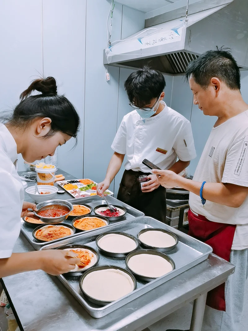 学员正在实际操作