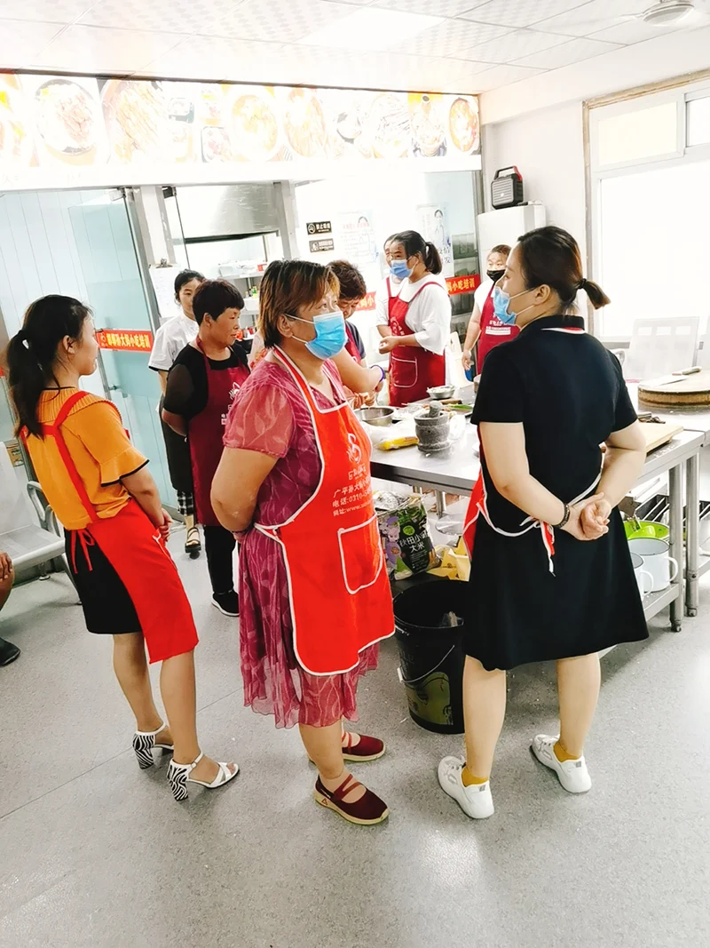 学员正在练习
