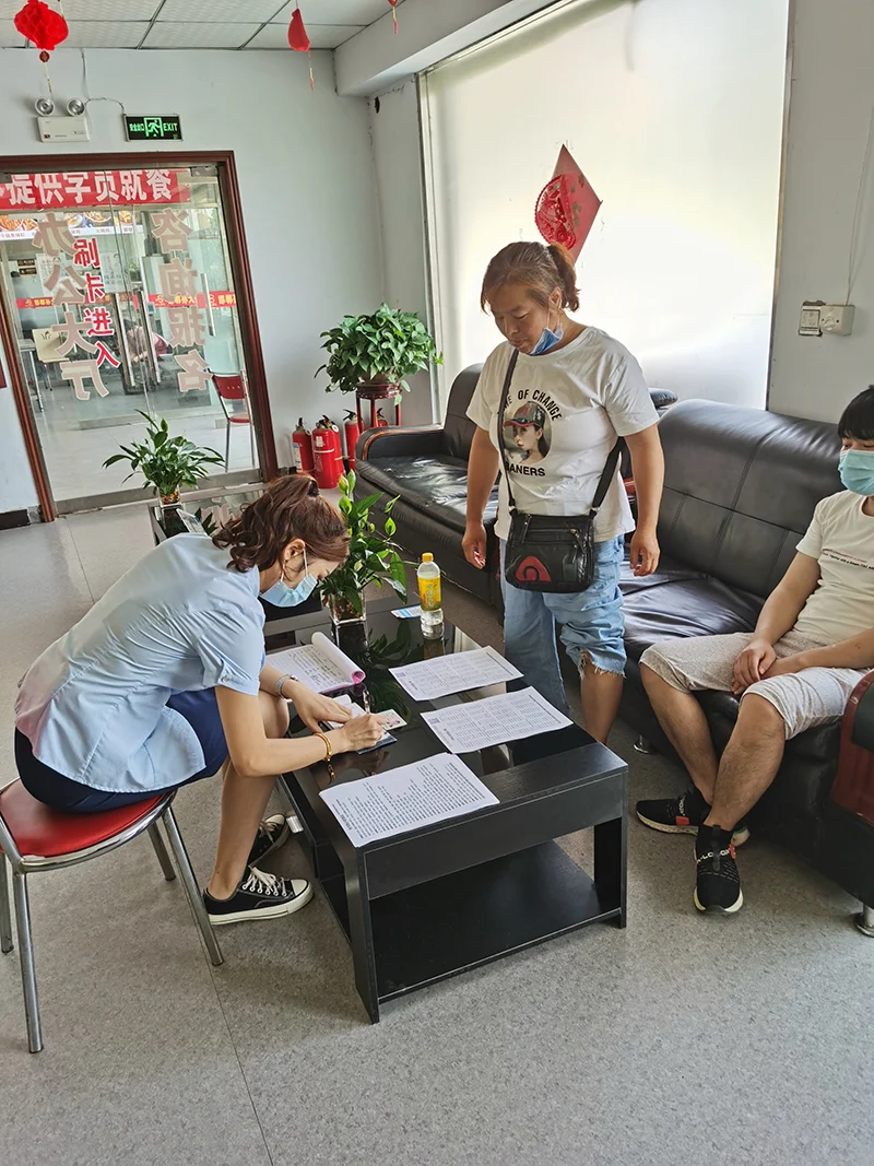 学员正在报名
