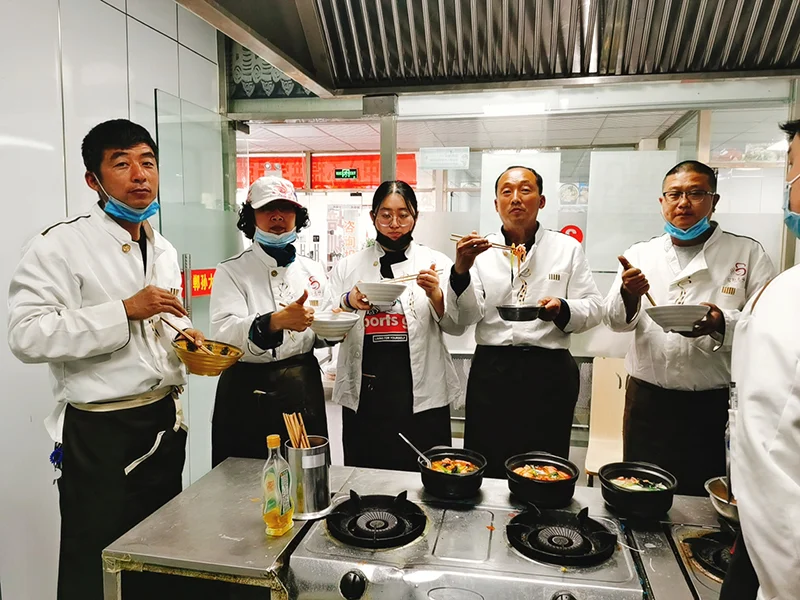 学麻辣烫的学员